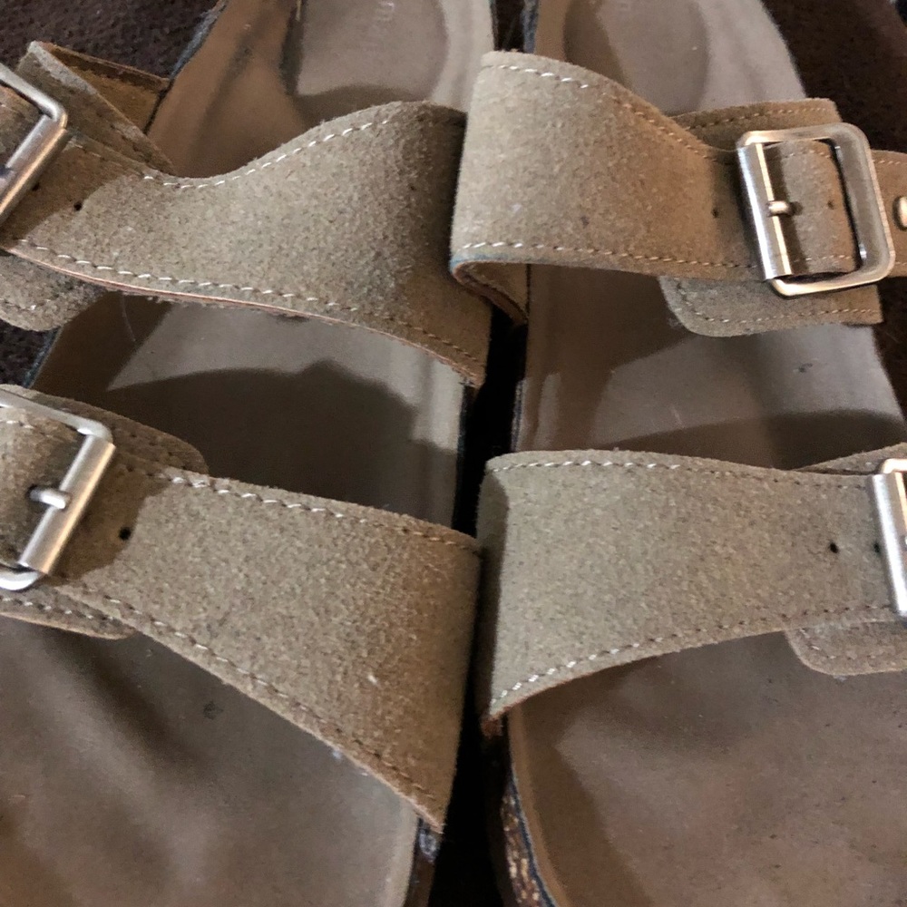 Slip ons. - Picture 5 of 7
